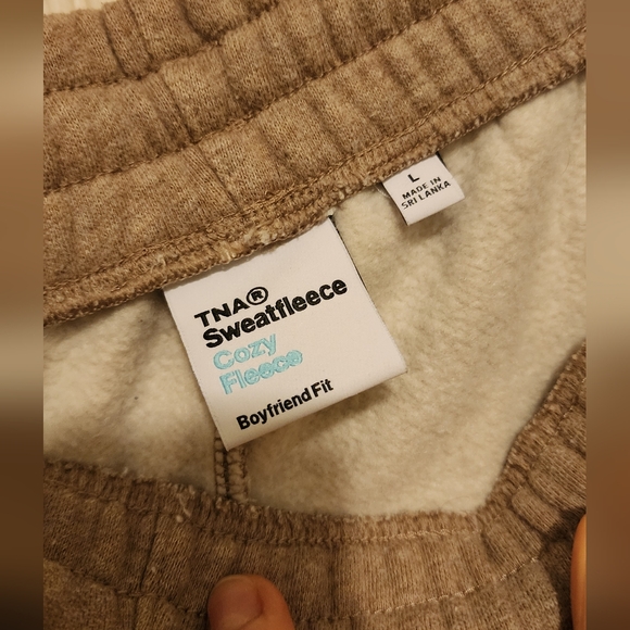 Aritzia TNA Sweatfleece Cozy Fleece Boyfriend Fit Tan Joggers Size Large - Picture 4 of 7